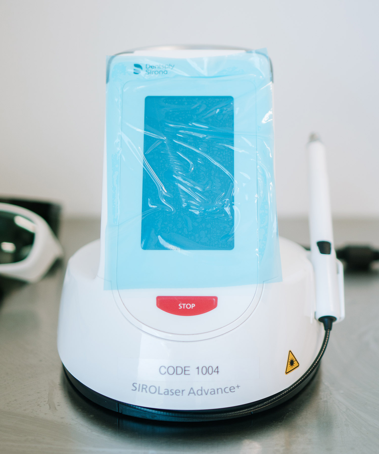 Portable SIROLaser Advance Plus device used for non-invasive, biological soft-tissue dental hygiene care.